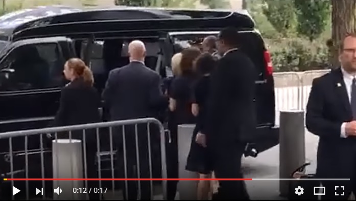 gazda_klinton_mirror